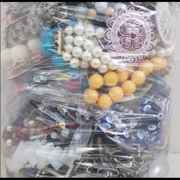 ‼️LAST BUNDLE ‼️30+PCs Vintage to modern Jewelry bundle.Only a few bundles left - Picture 4 of 9
